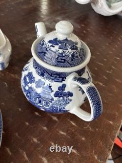 11 Piece Churchill Blue Willow Dinner Set