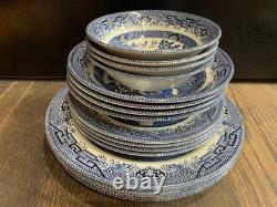 16 Blue Willow CHURCHILL England DINNER PLATES 8 Soup Salad Bowls VINTAGE Mint