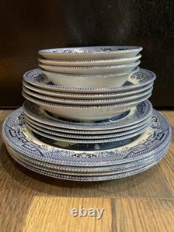 16 Blue Willow CHURCHILL England DINNER PLATES 8 Soup Salad Bowls VINTAGE Mint