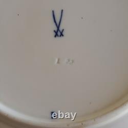 Antique Meissen porcelain blue onion pattern dinner plate
