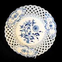 Beautiful Meissen Pierce Blue Onion Dinner Plate Dual Swords Mark