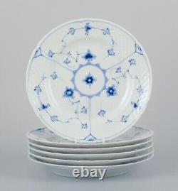 Bing & Grøndahl Blue Fluted. Set of six dinner plates in porcelain. Ca. 1930s