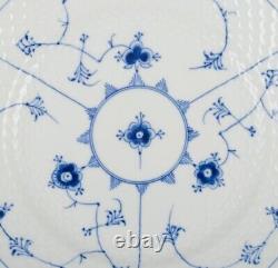 Bing & Grøndahl Blue Fluted. Set of six dinner plates in porcelain. Ca. 1930s