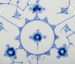 Bing & Grøndahl Blue Fluted. Set of six dinner plates in porcelain. Ca. 1930s