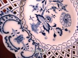 C1885 Meissen Flow BLUE ONION Reticulated Luncheon Dinner Plate 9 Excellent