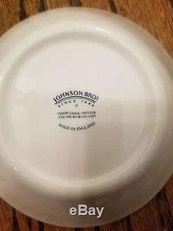 JOHNSON BROTHERS BLUE WILLOW 6 dinner 6 Salad plates 4 cereal bowls 6 fruit bowl