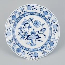 Meissen, Blue Onion pattern. Set of four dinner plates in porcelain