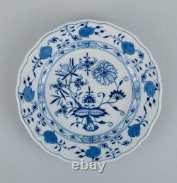 Meissen, a set of six Blue Onion dinner plates. Approx. 1900