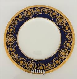 Pair of elegant Mintons Tiffany dinner plates cobalt blue and inlaid gold, 10.0