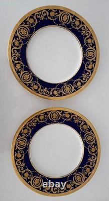 Pair of elegant Mintons Tiffany dinner plates cobalt blue and inlaid gold, 10.0