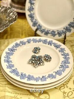 QUEEN'S WARE Wedgwood Embossed Lavender Blue on Cream Dinner Plates (4)