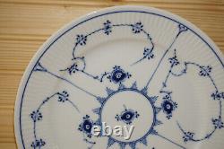 Royal Copenhagen 627 Blue Fluted Dinner Plate, 10 3/4 1st (S20)