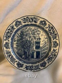 Set Of 12 Wedgwood YALE UNIVERSITY Dinner Plates In Perfect Condition