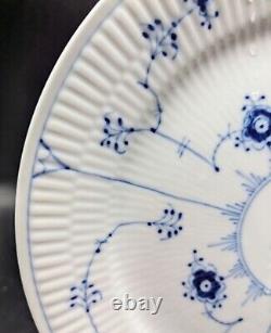 Vintage Royal Copenhagen Denmark Blue Fluted Plain 9 7/8 Dinner Plate #625 625