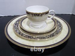 WEDGWOOD CORNUCOPIA BONE CHINA DINNERWARE 5-PLACE SETTING SERVICE for 8 SET- 40