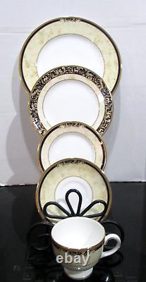 WEDGWOOD CORNUCOPIA BONE CHINA DINNERWARE 5-PLACE SETTING SERVICE for 8 SET- 40