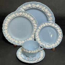 Wedgwood CREAM COLOR ON LAVENDER (SHELL EDGE) 5 piece place setting EXCELLENT