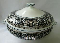 Wedgwood Florentine Dark Blue Rim W1956 Round Covered Vegetable Serving Bowl